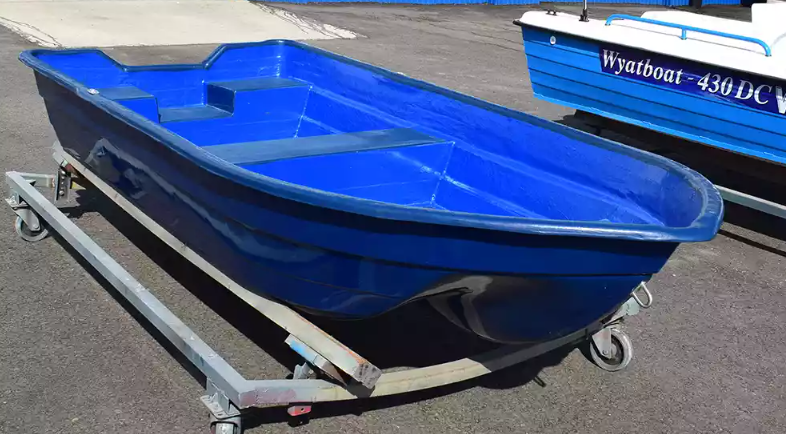 Стеклопластиковая лодка Neman-340 (тримаран) в Нальчике