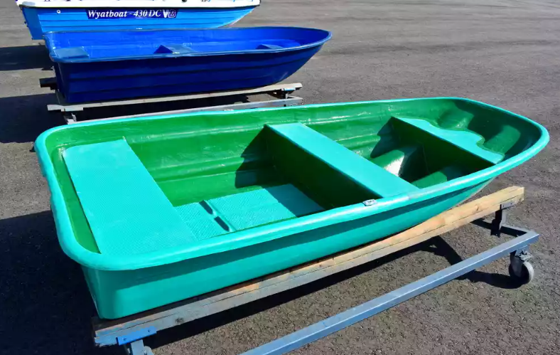 Стеклопластиковая лодка Старт (тримаран) в Нальчике