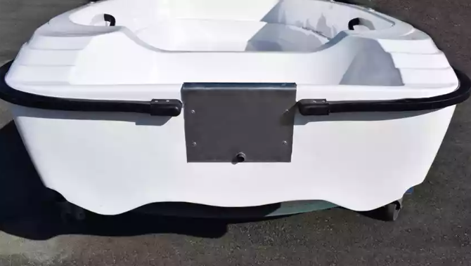 Стеклопластиковая лодка Пингвин (тримаран) в Нальчике