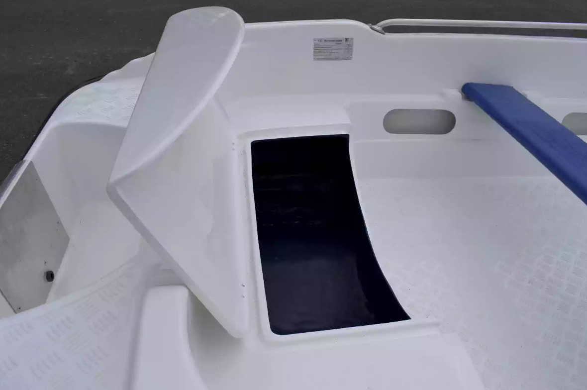 Стеклопластиковая лодка Пингвин New (тримаран) в Нальчике