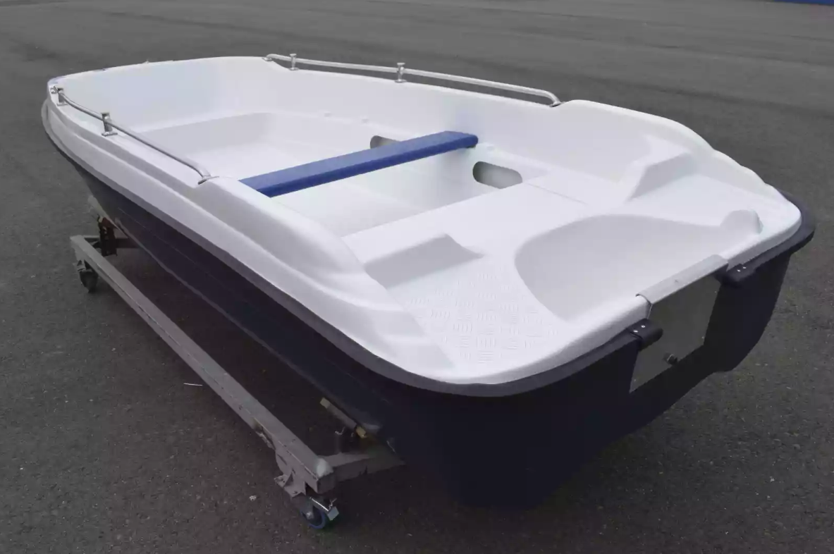 Стеклопластиковая лодка Пингвин New (тримаран) в Нальчике